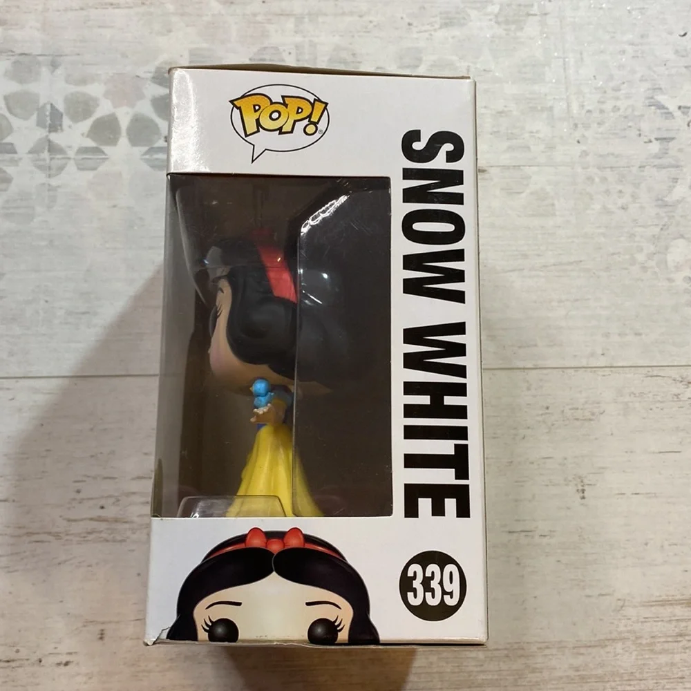 Funko Pop Snow White #339 Disney Figure - Picture 4 of 8